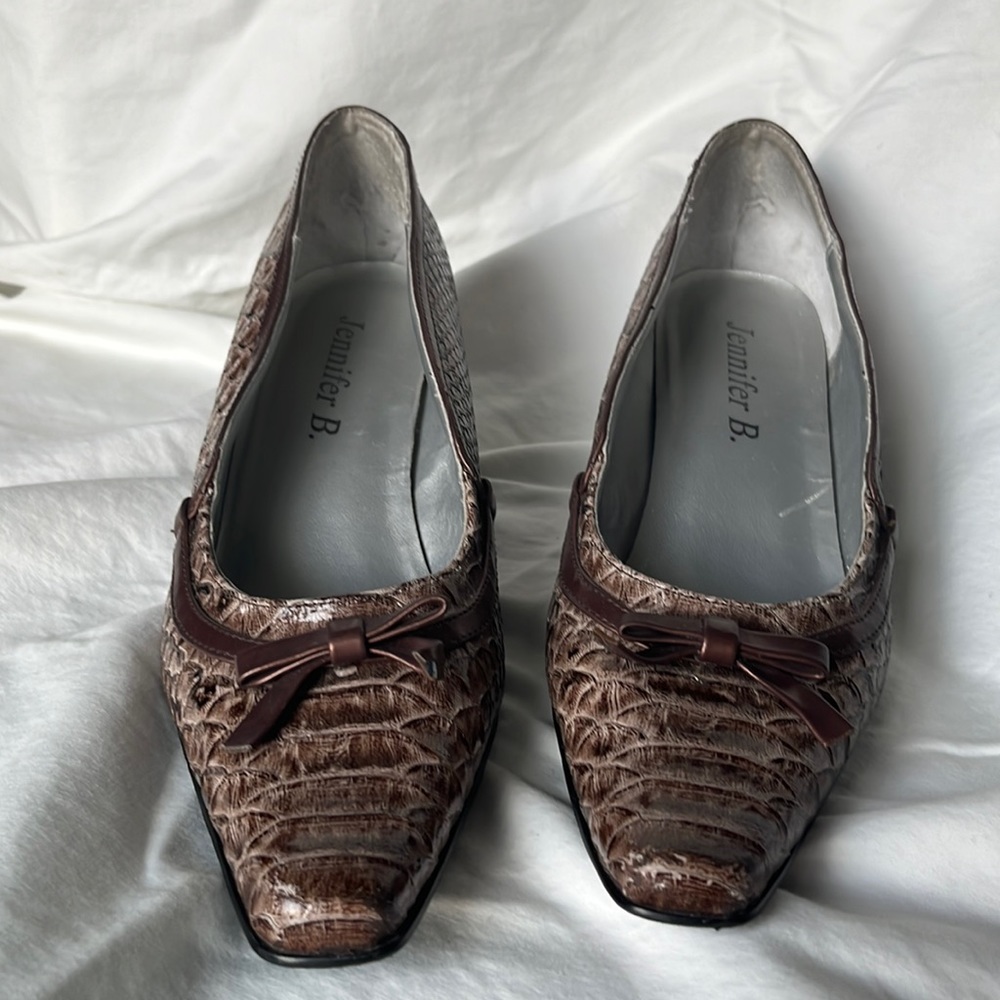 Jennifer B pumps